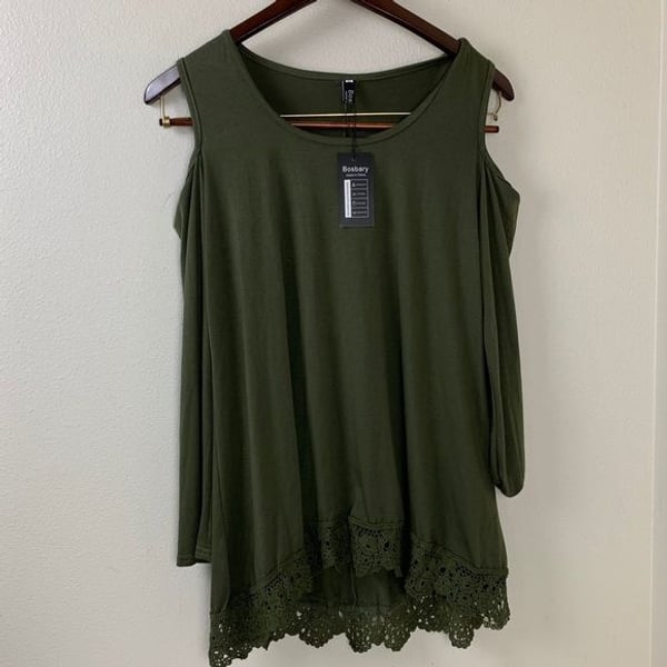 Bosbary Top Army/Olive Green  Size Medium NWT cold shoulder