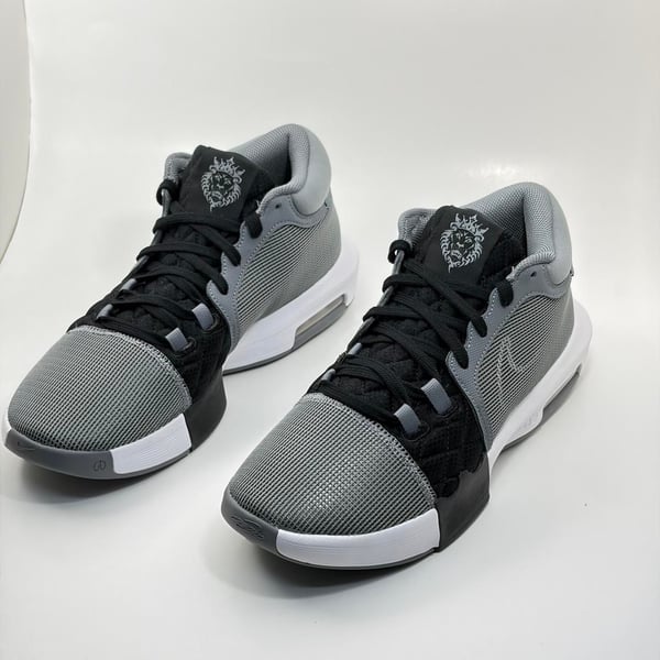 Nike LeBron Witness 8 Size 9 Cool Grey Black Basketball Shoes