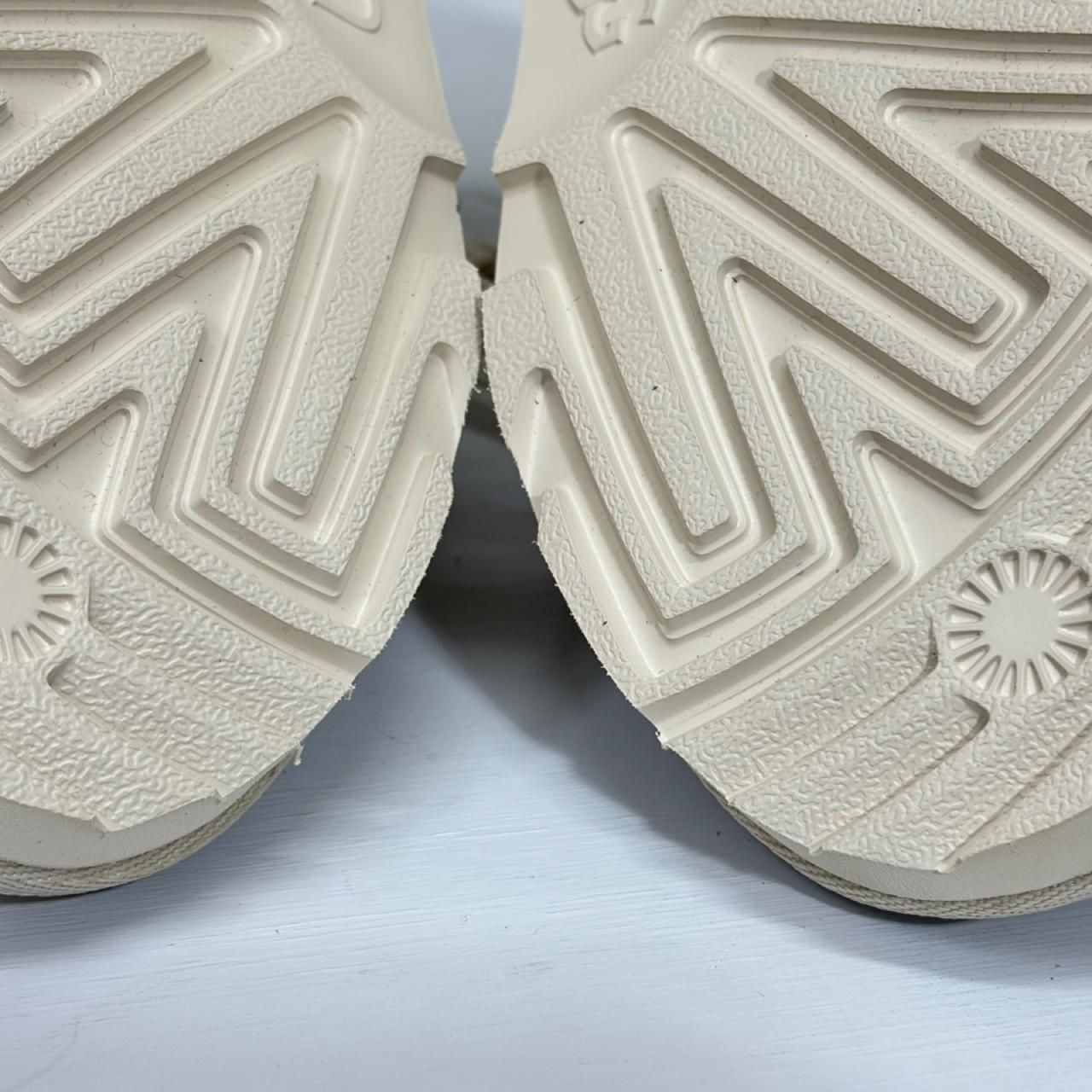 UGG Lo Lowmel Size 1 Kids Jasmine Beige Suede Sneakers 8