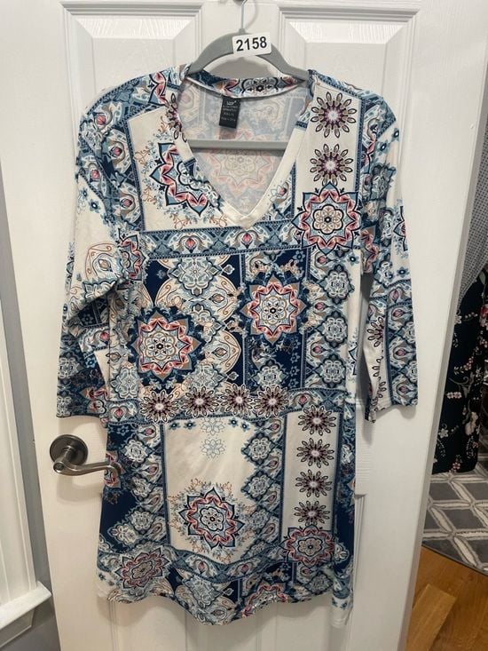 V-Neck Tile-Print Tunic in Navy & White 7