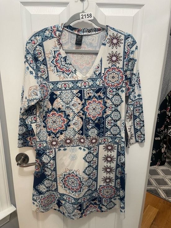 V-Neck Tile-Print Tunic in Navy & White 8