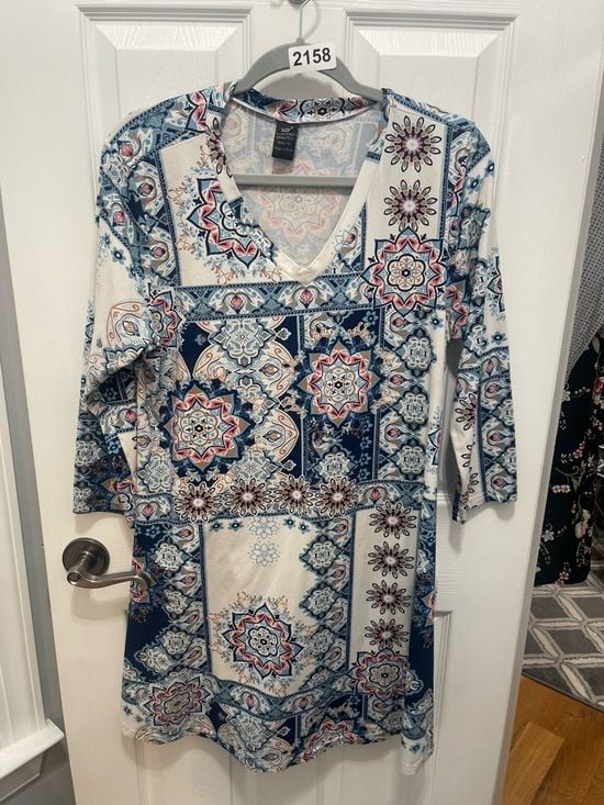 V-Neck Tile-Print Tunic in Navy & White 9