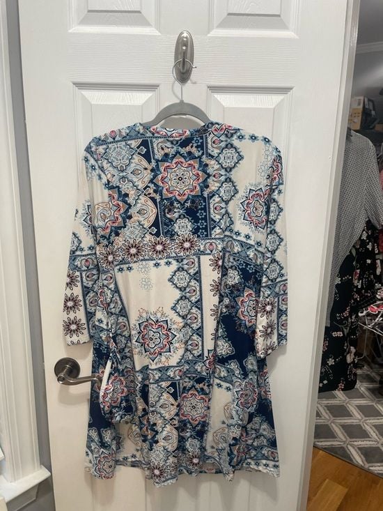V-Neck Tile-Print Tunic in Navy & White 15