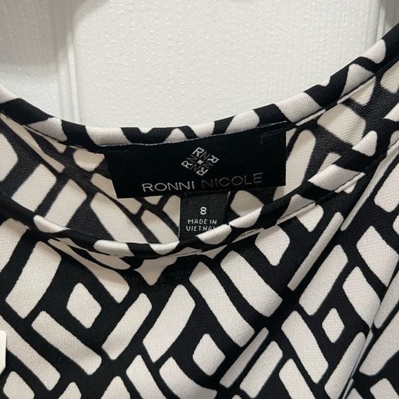 Ronnie Nicole dress size 8 sleeveless black and white 8