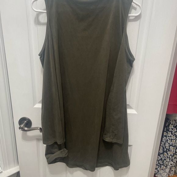 Pixie and Ivy Green Cut Out 3/4 Sleeve Tunic cold shoulder 11