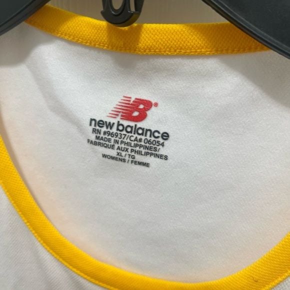 New balance sleeveless top XLarge women’s white and yellow 7