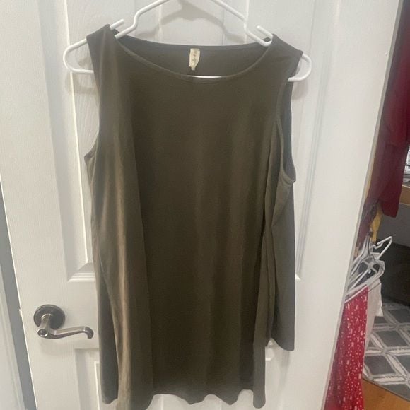 Pixi and ivy top small green cold shoulder 4