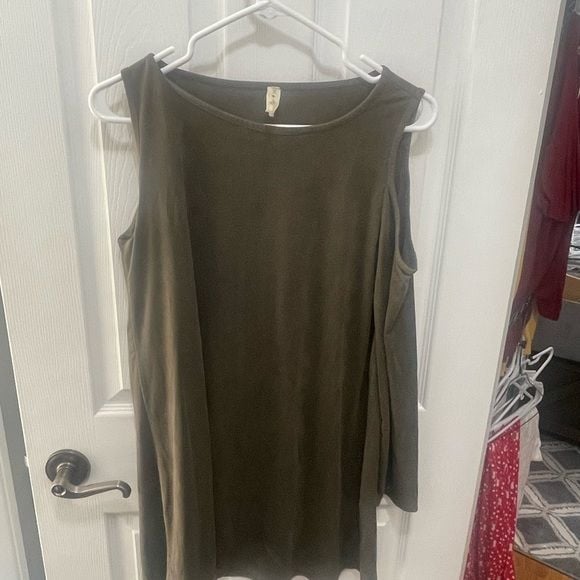 Pixi and ivy top small green cold shoulder 15