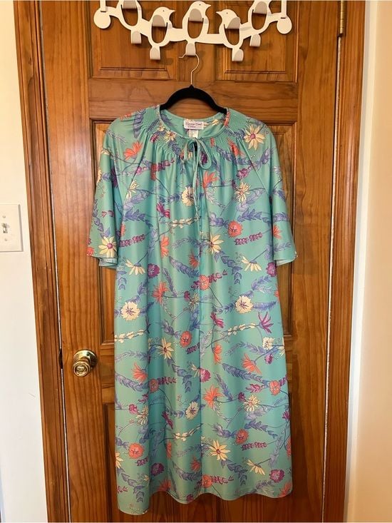 Vintage Carriage Court zip-up house coat in blue 2