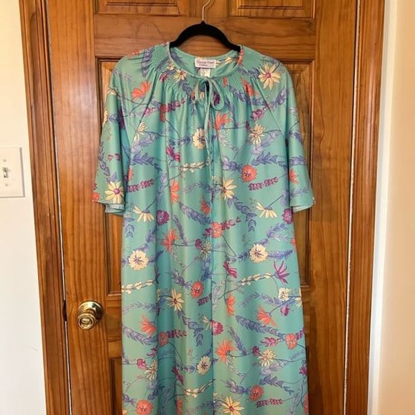 Vintage Carriage Court zip-up house coat in blue