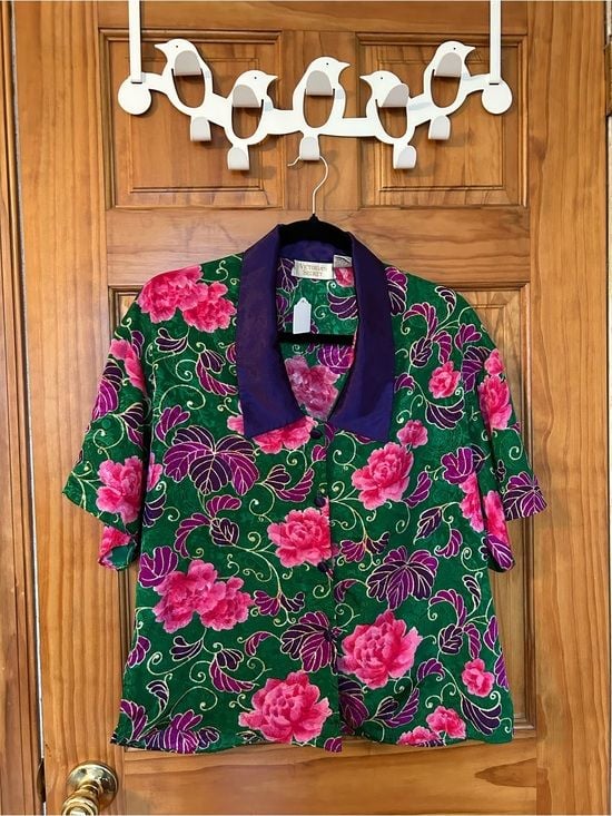 Vintage Victoria's Secret Gold Label Floral Button-Down Top with Purple Collar 2