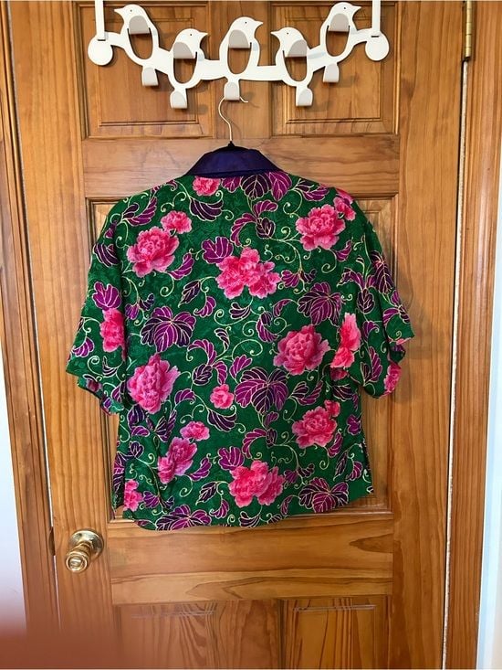 Vintage Victoria's Secret Gold Label Floral Button-Down Top with Purple Collar 3