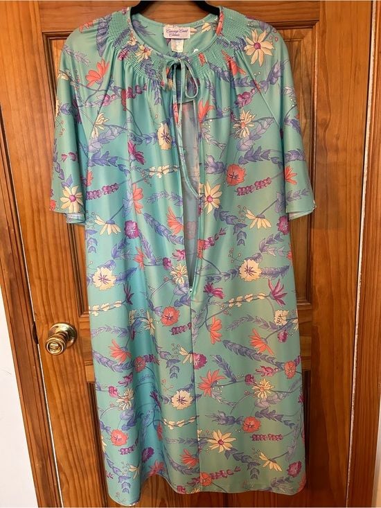 Vintage Carriage Court zip-up house coat in blue 6