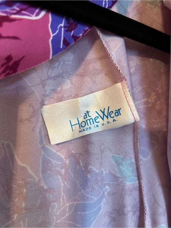 Vintage Sears zip-up housecoat in dark pink with all-over florals 4