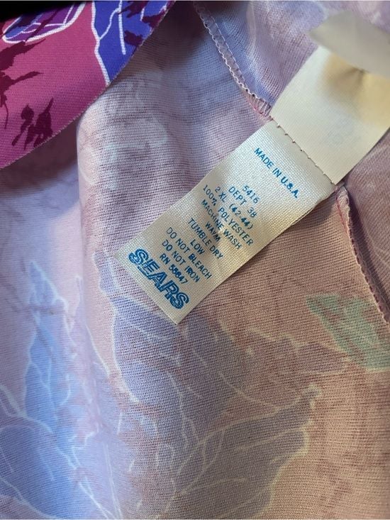 Vintage Sears zip-up housecoat in dark pink with all-over florals 5