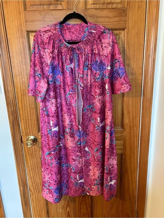 Vintage Sears zip-up housecoat in dark pink with all-over florals 6