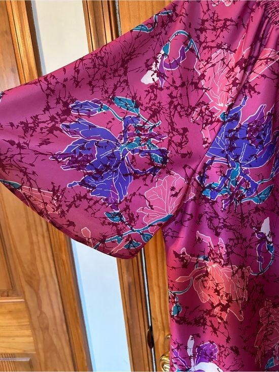 Vintage Sears zip-up housecoat in dark pink with all-over florals 7