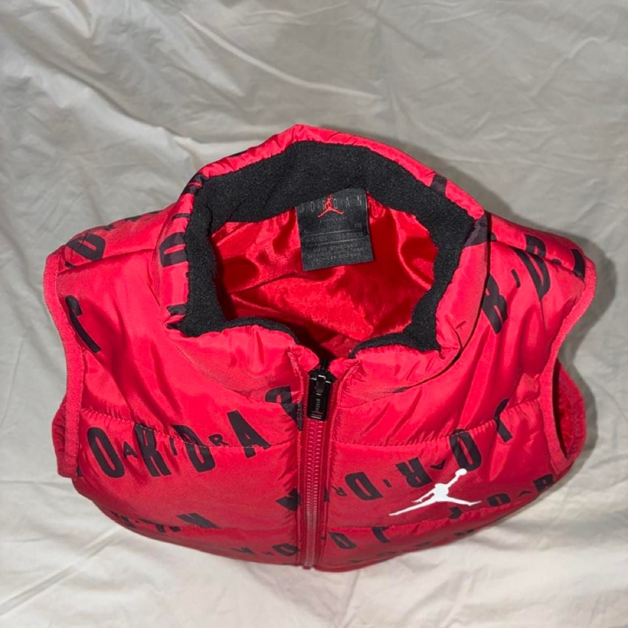 Jordan Puffer Vest Size XL Red Black All-Over Print Jumpman 7