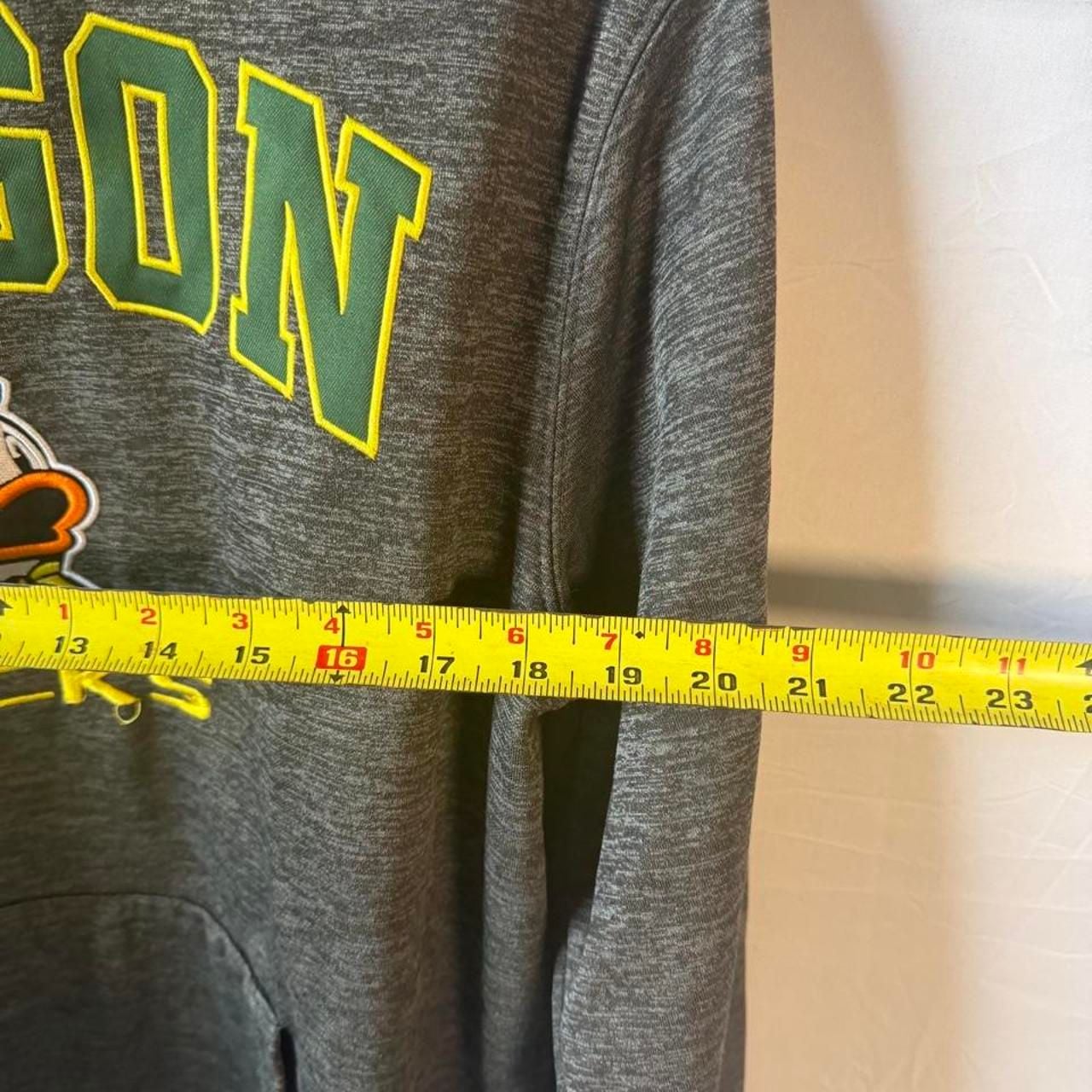 Colosseum Oregon Ducks Hoodie Size M Gray College Sports Mascot 6