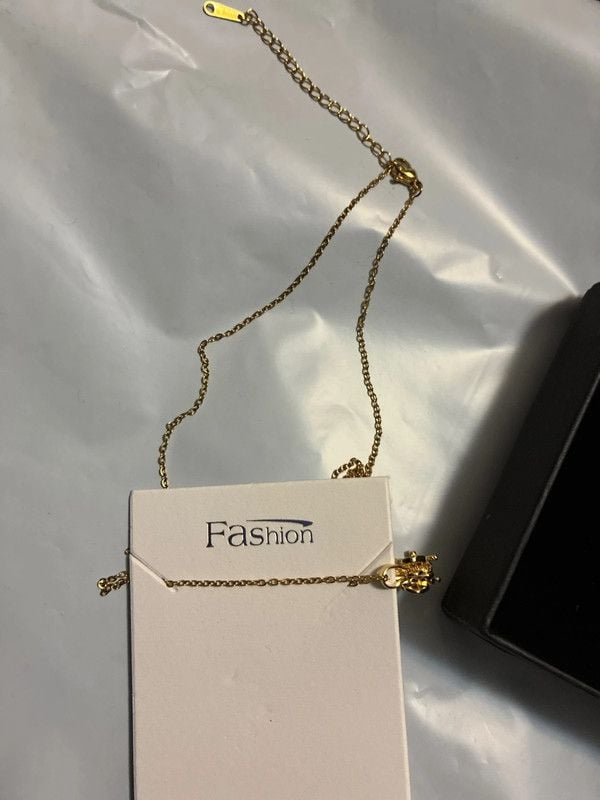 New in box fashion necklace elephant pendant gold tone rhinestone 4