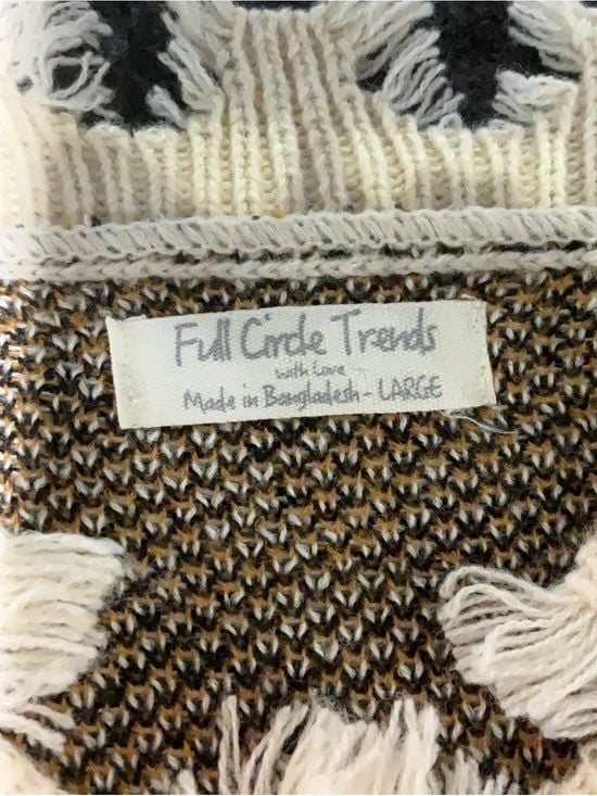 Full Circle Trends Leopard Fringe Sweater Women’s L Distressed V Neck Boho 8