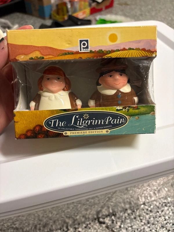 Vintage Publix pilgrim salt and pepper shakers and napkin holder 8