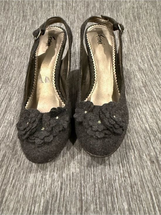 FIONI Clothing Charcoal Gray Floral Slingback Heels 3