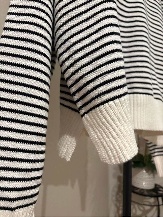 Universal Thread Black & White Striped V-Neck Collared Sweater 4