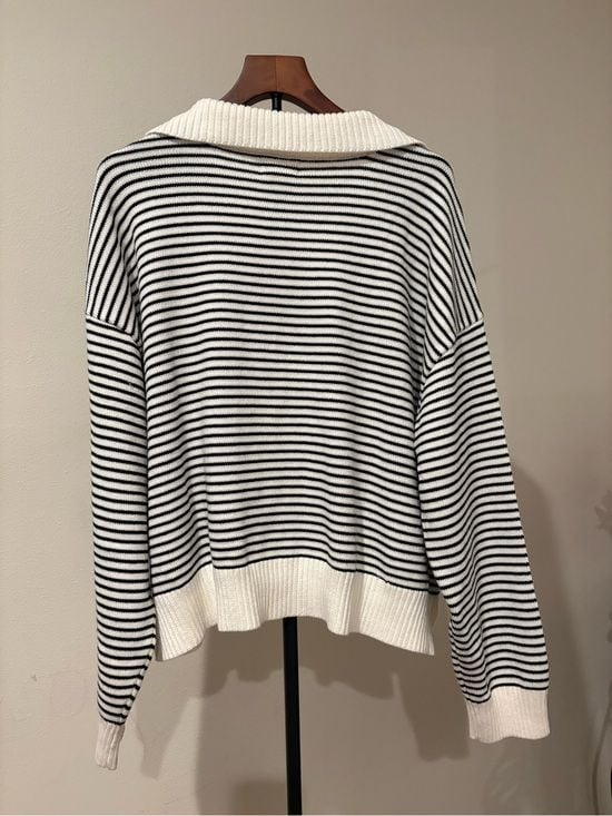 Universal Thread Black & White Striped V-Neck Collared Sweater 6