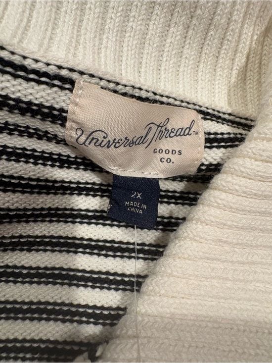 Universal Thread Black & White Striped V-Neck Collared Sweater 7