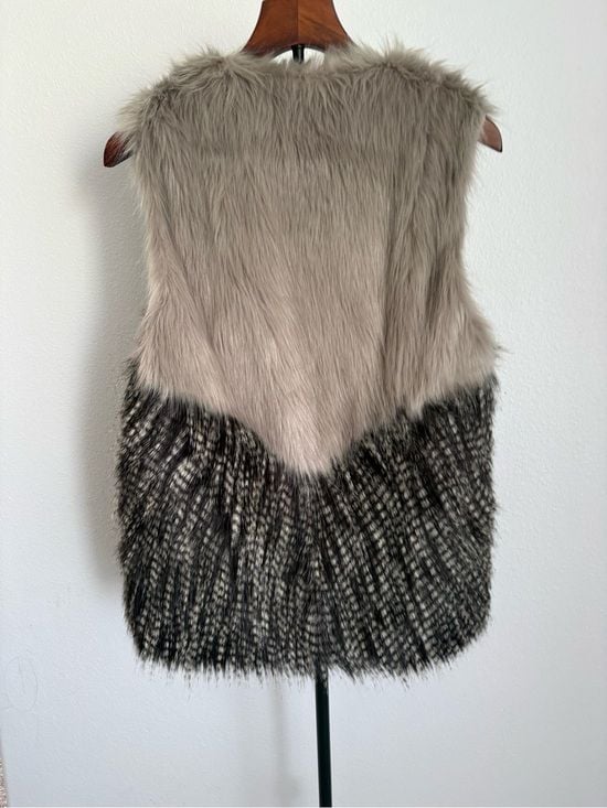 Yair’s Two-Tone Faux Fur Vest in Taupe and Black - Women's Sleeveless Coat M 7