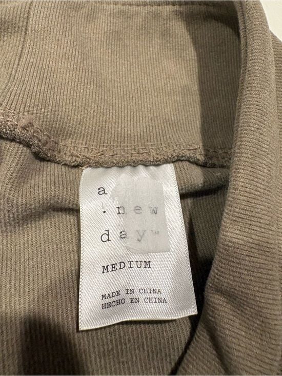 a new day women’s Taupe Cargo Jogger Pants M 9