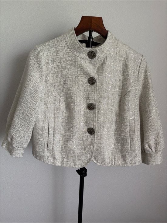 Mossimo Women’s Cream Textured Cropped Button Jacket M 3