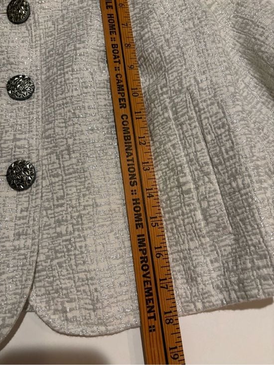 Mossimo Women’s Cream Textured Cropped Button Jacket M 12