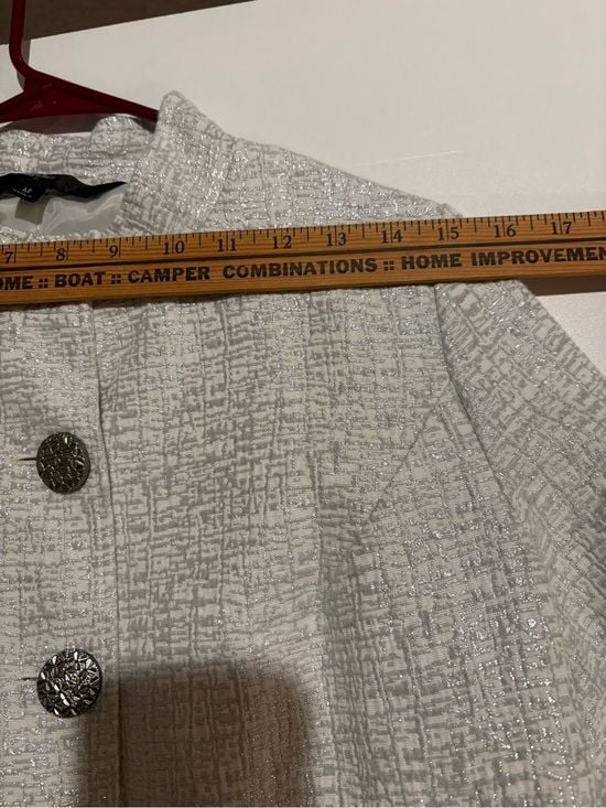 Mossimo Women’s Cream Textured Cropped Button Jacket M 13