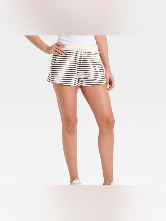 Universal Thread women Cream & Black Striped Drawstring Shorts XS 2