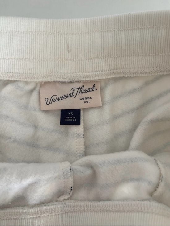 Universal Thread women Cream & Black Striped Drawstring Shorts XS 5