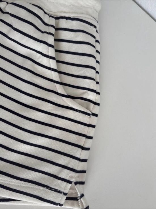 Universal Thread women Cream & Black Striped Drawstring Shorts XS 6