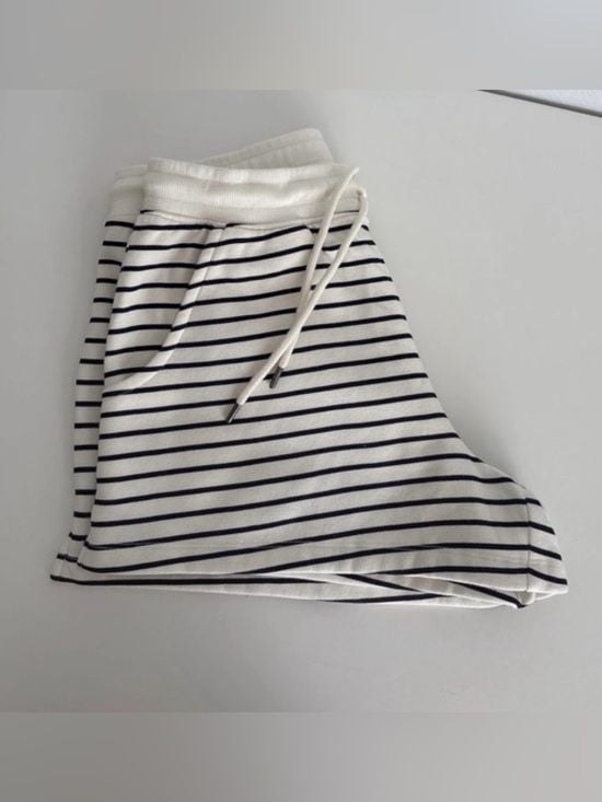Universal Thread women Cream & Black Striped Drawstring Shorts XS 8