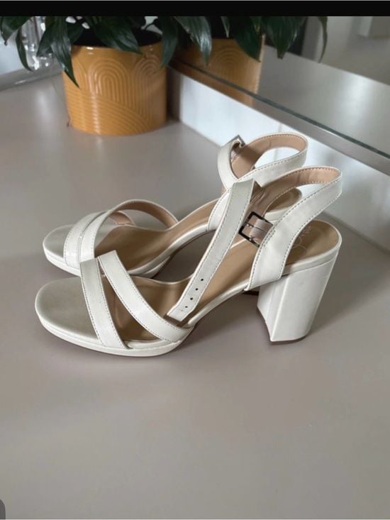Women's White Strappy Slingback Sandals - Elegant Everyday Style 8 6