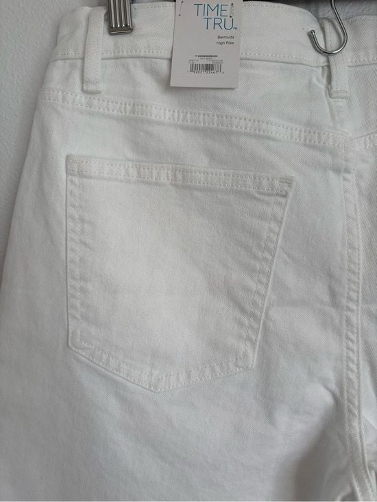 Time and Tru White Denim Women's Shorts size 12 7