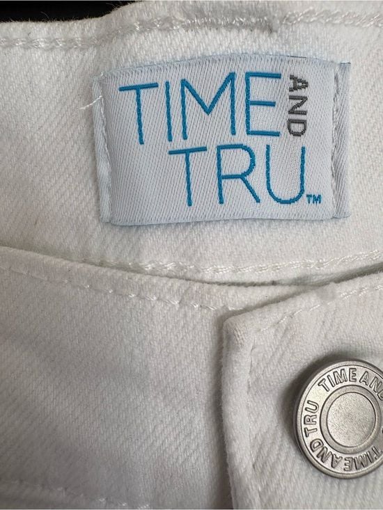 Time and Tru White Denim Women's Shorts size 12 8
