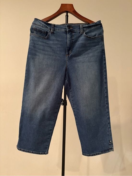 Gloria Vanderbilt Women’s Mid Blue Relaxed Jeans 12 2