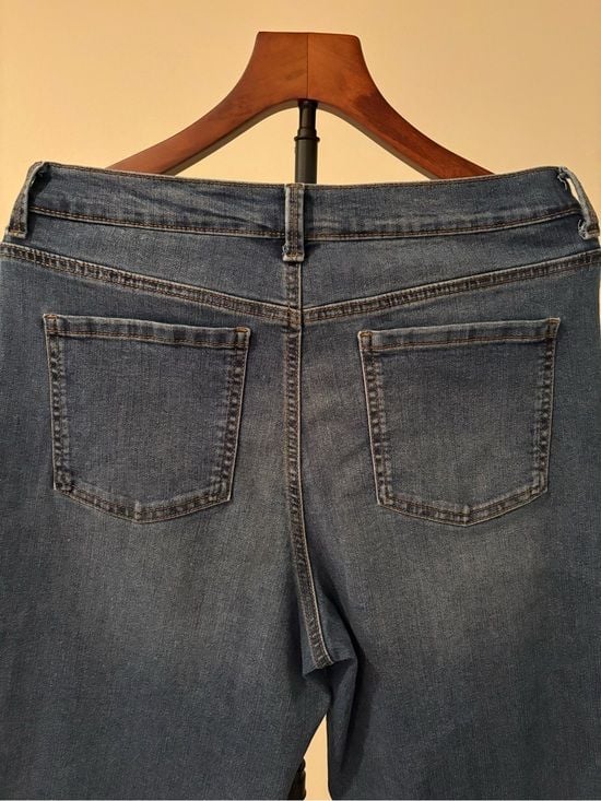 Gloria Vanderbilt Women’s Mid Blue Relaxed Jeans 12 8