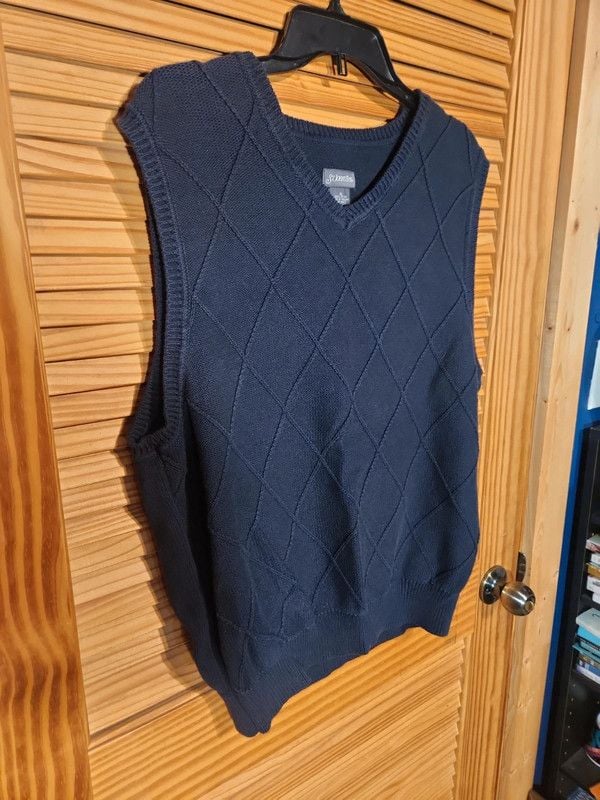 Vintage • St. John's Bay Men's XL Navy Blue Diamond Knit Cotton Sweater Vest V-Neck 5