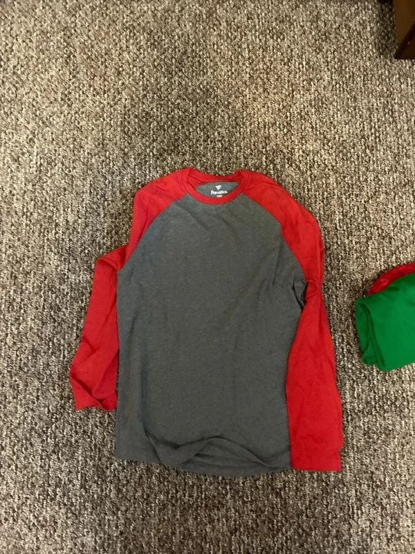 Men’s large set of 3 shirts red green gray 2 short 1 long sleeved fanatics new wo tags 5