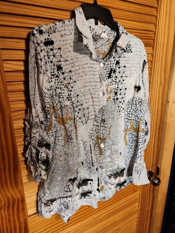 Simply Art by Dolcezza Extra Large Monochromatic Abstract Script "Art to Wear" Button-Up 6