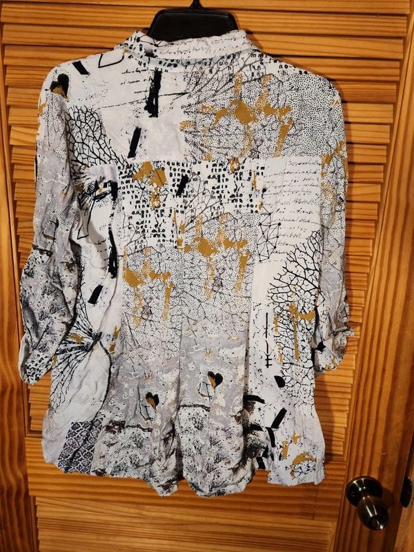 Simply Art by Dolcezza Extra Large Monochromatic Abstract Script "Art to Wear" Button-Up 7