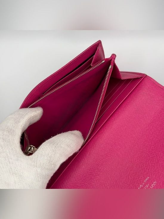 Louis Vuitton Sarah Wallet Noir Epi Leather with Pink Interior 7