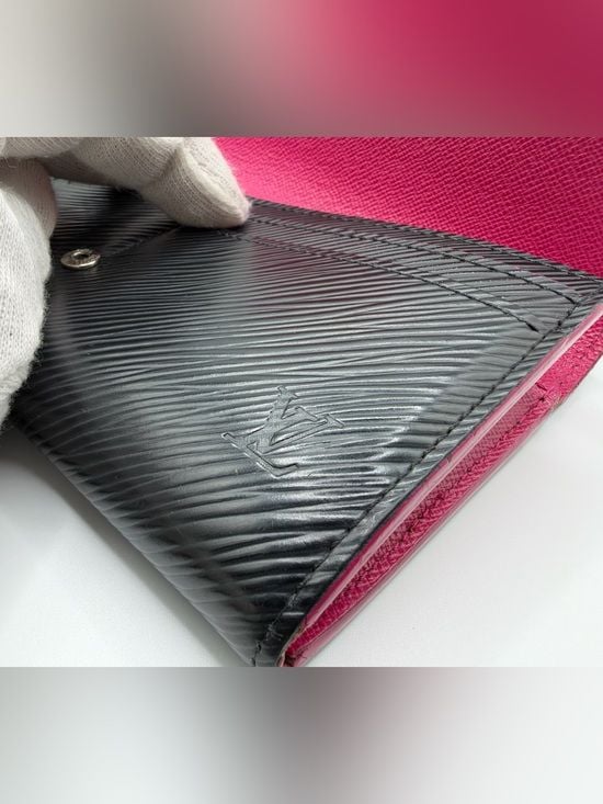 Louis Vuitton Sarah Wallet Noir Epi Leather with Pink Interior 8